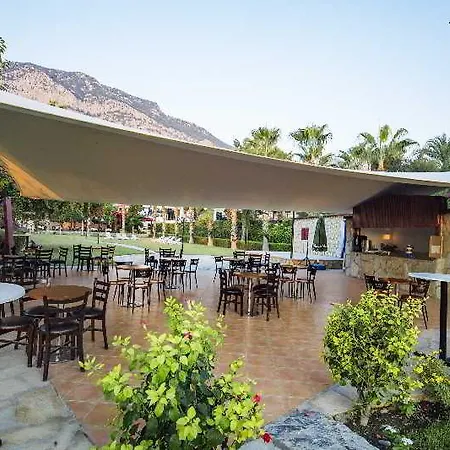 Hotel Larissa Mare 3*