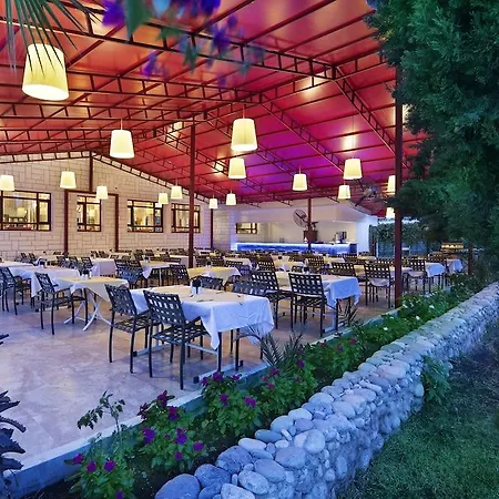 Hotel Larissa Mare 3*